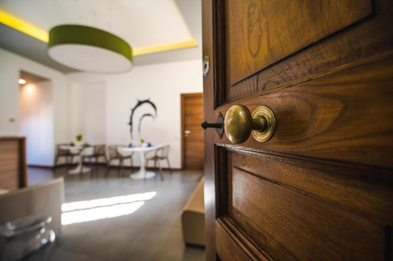 Arco Dei Pinto Bed & Breakfast Salerno Exterior photo